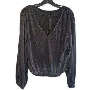 ASTR The Label Pleated V-neck Long-Sleeve Crop Top Style Size S